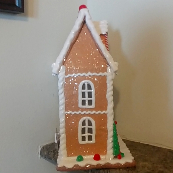 Large Lighted Gingerbread House - Picture 3 of 6